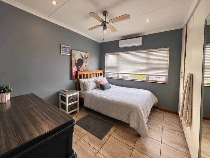 5 Bedroom Property for Sale in Stilbaai Wes Western Cape
